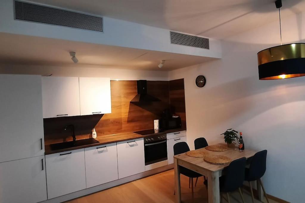 Sky-Park Flat&Parking Apartment Bratislava Luaran gambar